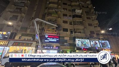 حي غرب أسيوط يشن حملة لإزالة الإعلانات غير المرخصة