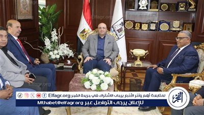 محافظ بني سويف يبحث مع نقيب الاطباء البيطريين سبل تنمية الثروة الحيوانية والداجنة