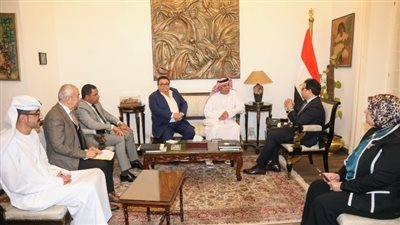 استعدادًا لاستضافة الدورة الـ16 من مهرجان المسرح العربي.. وزير الثقافة يعقد اجتماعًا موسعًا مع الهيئة العربية للمسرح