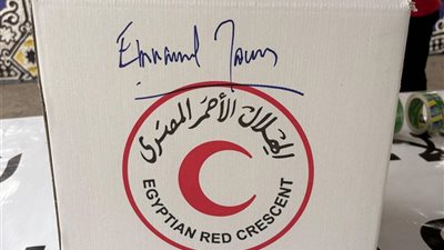 ماكرون يبعث برسالة تضامن إلى غزة عبر صناديق المساعدات المصرية