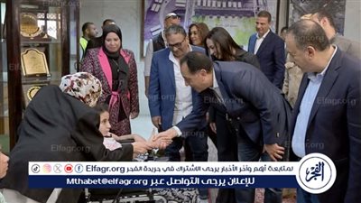 رئيس الوزراء يختتم زيارته لاسيوط بتسيلم 22 من ذوي الهمم كراسي متحركة كهربائية 