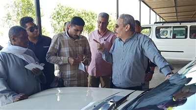 رئيس مركز نجع حمادي يتفقد مواقف السيارات لمتابعة تطبيق التعريفة الجديدة