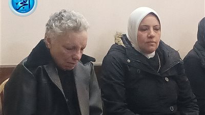 بمشاهد حزن ودموع.. الفنانة عارفة عبد الرسول تلتقي عزاء زوجها بالإسكندرية