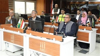 محافظ الجيزة يتابع مع رؤساء الأحياء والمراكز إنتظام العمل بمواقف السرفيس الداخلية والأقاليم