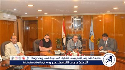 محافظ أسيوط يعقد اجتماعا مع رؤساء المراكز والأحياء لمناقشة ملفات المتغيرات المكانية والتصالح 