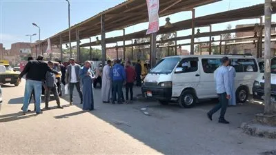 رئيس مدينة طامية بالفيوم يتابع مواقف السيارات ويوجه بالالتزام بالتعريفة الجديدة 