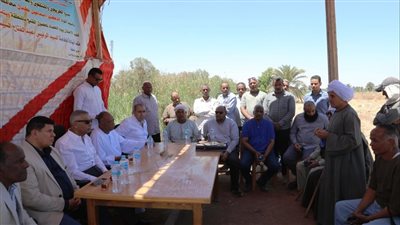 ننشر تفاصيل لقاء محافظ أسوان مع المزارعين بمشروع وادى النقرة