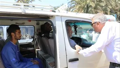 محافظ أسوان يستفسر المواطنين على التعريفة الجديدة بخطوط السير المختلفة