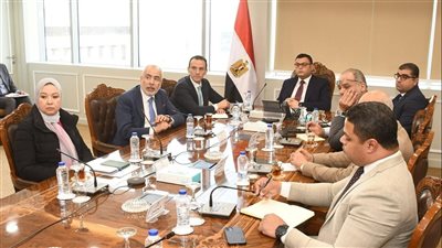 وزير الإسكان يلتقي مسئولي أحد المكاتب الاستشارية لاستعراض الموقف الخاص لمشروعات ضمن 