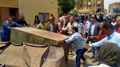 حملة مكبرة لإزالة الاشغالات على مزلقان العياط وتسكين السوق الحضاري الجديد..صور