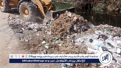 حملة مكبرة لرفع نواتج تطهير الترع والمصارف بقرية نجوع المعادي بالبدارى فى أسيوط 