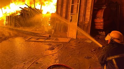 اندلاع حريق داخل محل في روض الفرج.. وانتقال النيابة للمعاينة