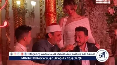بكاء وتأثر أحمد زاهر أثناء عقد قرآن ابنته ليلي على هشام جمال (صور)