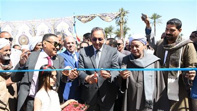 محافظ قنا يوجّه رؤساء المراكز بتكثيف التواجد الميداني ورفع كفاءة الخدمات