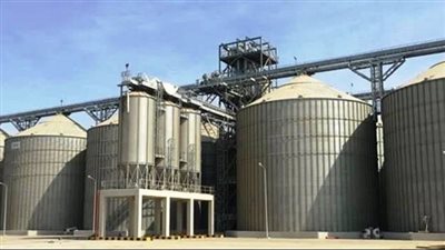 محافظ أسوان يتابع بدء توريد وإستلام القمح بصوامع إدفو