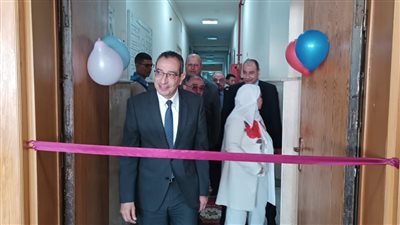 رئيس جامعة الفيوم يفتتح مشروعات تعليمية وتطويرية بكلية الآداب