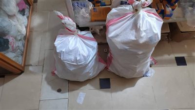 ضبط صيدلية تُدار دون ترخيص بداخلها 680 عبوة دواء منتهية الصلاحية بالشرقية