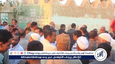 تشييع جثامين 3 من قرية واحدة ضحايا حادث تصادم ميكروباص بـ 