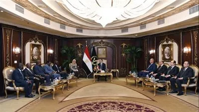 وزير الداخلية يبحث تعزيز التعاون الأمني مع أوغندا لمواجهة التحديات الإقليمية والدولية