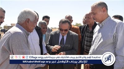 محافظ أسيوط يشهد بدء حصاد 50 فدان قمح بمزرعة الوادي الأسيوطي 