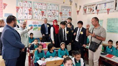 وفد مجلس التعليم بمحافظة طوكيو يزور مدرستين بإدارة الشروق التعليمية للتعرف على منظومة التعليم المصري