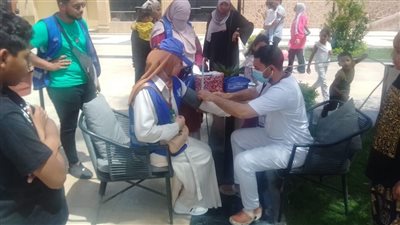 استمرار انتشار الفرق الطبية في ساحات وميادين الأقصر خلال احتفالات شم النسيم