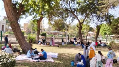 حدائق القناطر تستقبل مئات المواطنين للاحتفال بشم النسيم