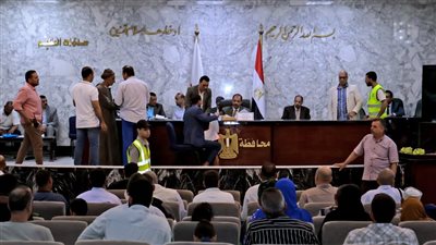 محافظ سوهاج: يظهر منفردا للاستماع إلى شكاوى المواطنين باللقاء الاسبوعي