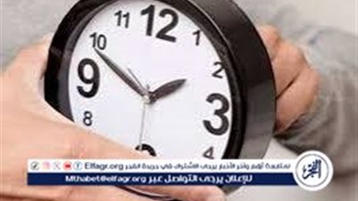 كيفية ضبط ساعة أندرويد وآيفون تلقائيًا بعد تقديم الساعة في مصر 2025