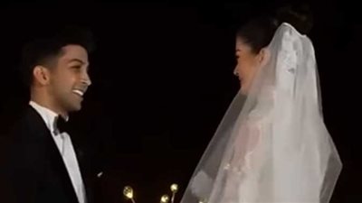 ليلى أحمد زاهر تتألق في زفافها على هشام جمال تحت سفح هرم سقارة بفستان من توقيع زهير مراد