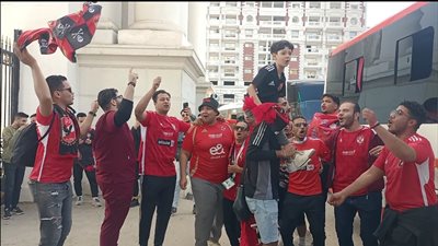 من ستاد الإسكندرية لستاد القاهرة.. انطلاق ترحال مشجعي نادي الأهلي من الإسكندرية 