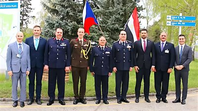 قائد القوات الجوية يلتقي عددا من مسئولي القوات المسلحة التشيكية خلال زيارته الرسمية إلى جمهورية التشيك 