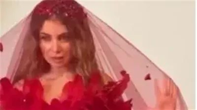 بالأحمر الناري.. مي عز الدين تخطف الأنظار في أحدث ظهور