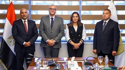 وزيرة التنمية المحلية ومحافظ القليوبية يشهدان توقيع عقد لتأجير مشروع الـ30 مليون بيضة