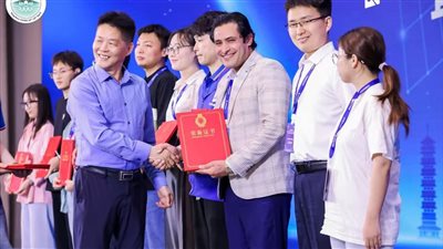 باحث مصري يحصد جائزة أفضل عرض بمؤتمر الإشعاع الدولي في الصين