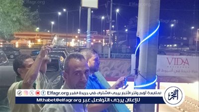 رئيس حى شرق أسيوط يتابع أعمال صيانة كشافات الإنارة وتغطية الأعمدة بالحى 