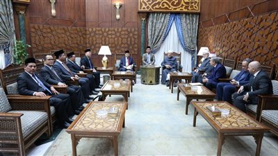 شيخ الأزهر يستقبل وزير المالية الإندونيسي الأسبق بمقر المشيخة