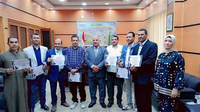 وكيل تعليم الفيوم يكرم المتميزين بالمديرية والإدارات التعليمية بمناسبة بعيد العمال