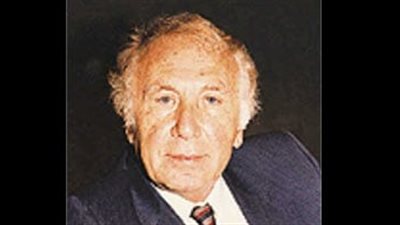 نزار قباني.. “شاعر الحب والثورة” الذي سكن القلوب وبقيت كلماته خالدة (تقرير)