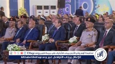 الرئيس السيسى يشاهد فيلما تسجيليا عن دعم عمال مصر