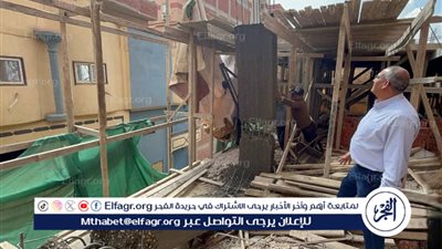 إزالة الدور الخامس العلوى لعقار ضمن حملة مكبرة للتصدي للبناء المخالف بحي غرب