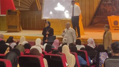 بحضور أكثر من 1000 طالب وطالبة.. إستمرار محاضرات المراجعة النهائية المجانية لطلاب الثانوية العامة بالأقصر