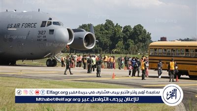 إدارة ترامب تمضي في خطة لترحيل مهاجرين غير نظاميين إلى ليبيا بطائرة عسكرية