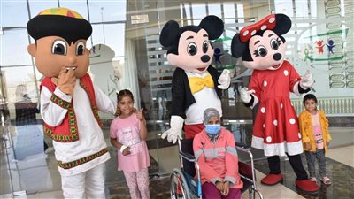 بهجة وسط العلاج.. مبادرة «ارسم ضحكة» تضئ يوم أطفال أورام الأقصر