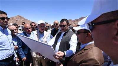 وزير الإسكان يتفقد أعمال تطوير ورفع كفاءة طرق سانت كاترين بسيناء