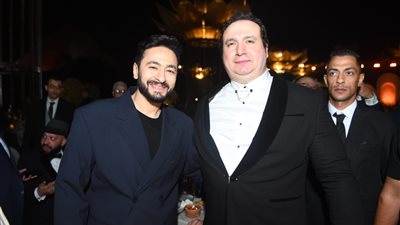 حمادة هلال ومحمد فؤاد يحييان زفاف نجل مساعد وزير العدل بمشاركة نجوم الفن في الأهرامات