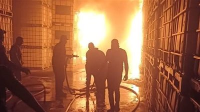 نشوب حريق هائل في مخزن عبوات بلاستيك بالمنوفية
