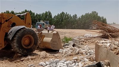 حملة مكبرة لإزالة التعديات على أراضي أملاك الدولة بقرية العزيزية بالفيوم 