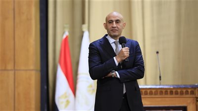 وزير التعليم يعقد اجتماعًا مع مديرى المديريات الإدارات لمتابعة الاستعدادات النهائية للامتحانات