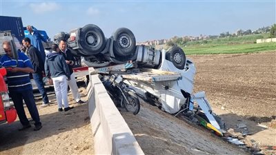 أصابة ثلاثة أشخاص اثر تصادم سيارة تريلا بميكروباص بالمنوفية